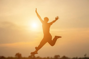 Günbatımındaki adam