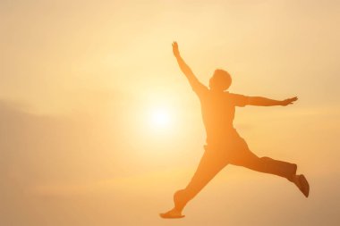 Günbatımındaki adam