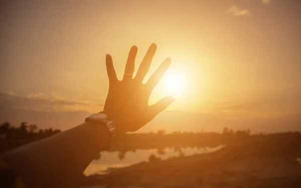 Mãos Forma Para Sol — Fotografia de Stock