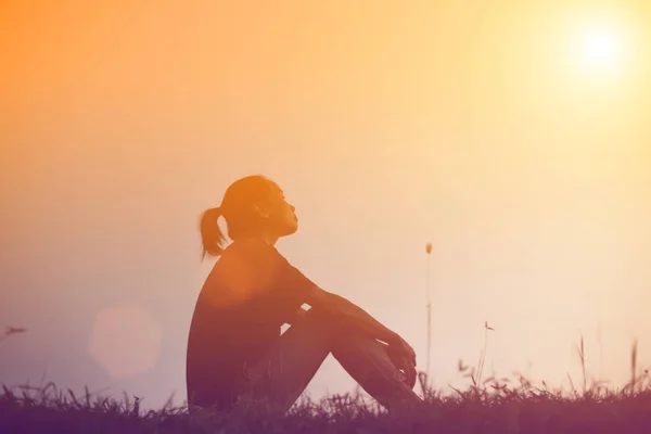 Mujer Triste Deprimida Sentada Sola — Foto de Stock