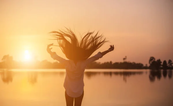 Silhouette Belle Fille Dans Nature Coucher Soleil Été — Photo