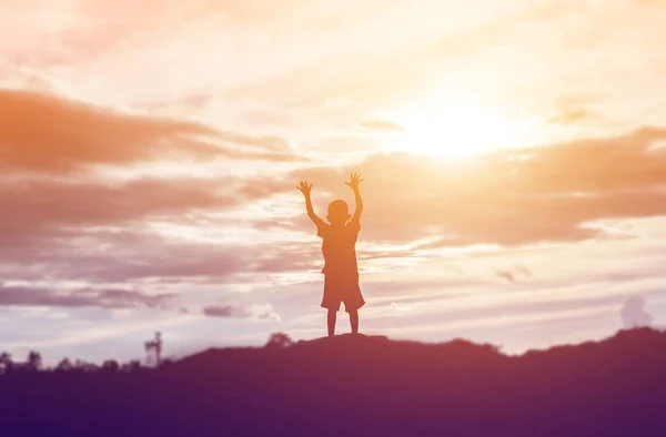 Silueta Niño Feliz Atardecer Feliz — Foto de Stock