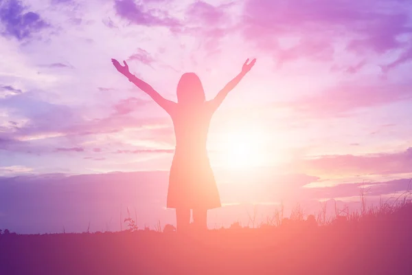 Silhouette Donna Che Prega Uno Sfondo Bellissimo Cielo — Foto Stock