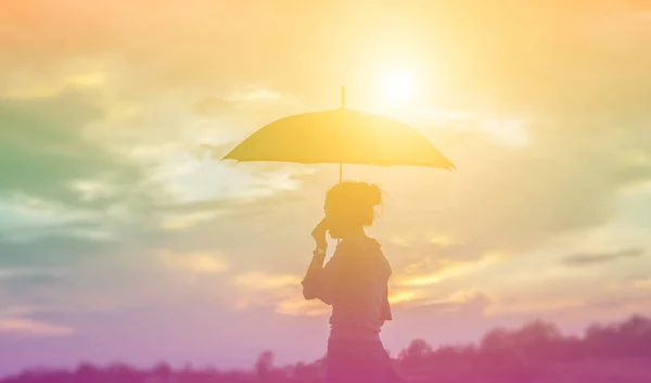 Silueta Hermosa Chica Naturaleza Atardecer Verano — Foto de Stock