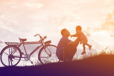 Baba ve oğul sunset bulvarında eğleniyor