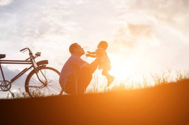 Baba ve oğul sunset bulvarında eğleniyor