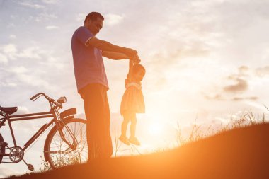 Baba ve oğul sunset bulvarında eğleniyor