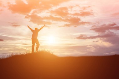 Günbatımındaki adam