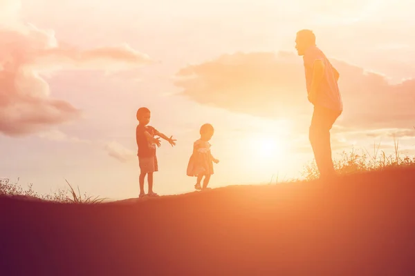 Father Son Having Fun Sunset — Stock Photo, Image