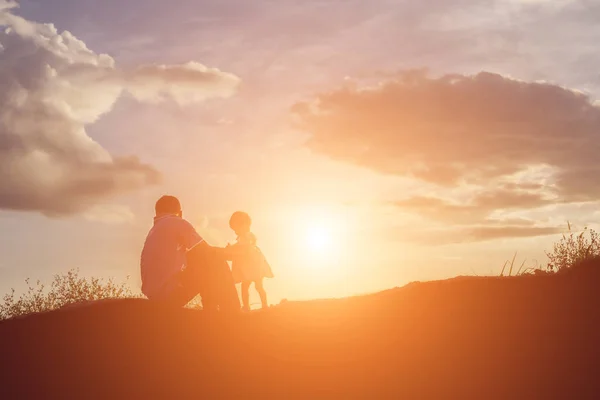 Father Son Having Fun Sunset — Stock Photo, Image