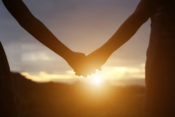 Young Couple Holding Hands Nature Sunrise — Stock Photo, Image