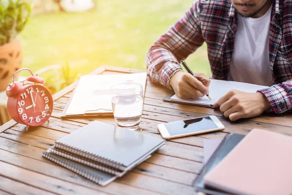 Bild Dokument Med Diagram Bakgrund Manliga Och Kvinnliga Arbetar Affärsidé — Stockfoto