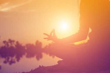 Güneş için eller şekilli.