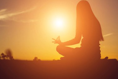 Güneş için eller şekilli.