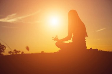 Güneş için eller şekilli.