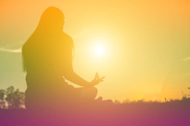 Güneş için eller şekilli.