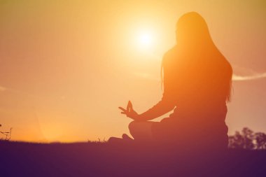 Güneş için eller şekilli.