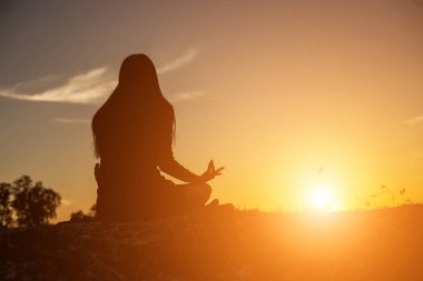 Güneş için eller şekilli.