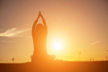 Güneş için eller şekilli.