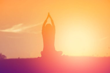 Güneş için eller şekilli.