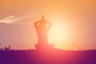 Güneş için eller şekilli.