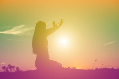 Güneş için eller şekilli.