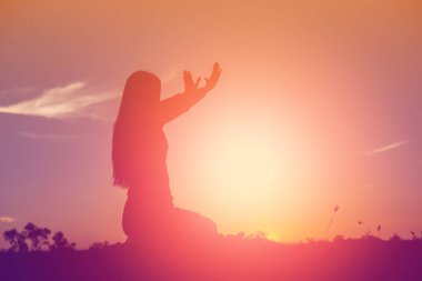 Güneş için eller şekilli.