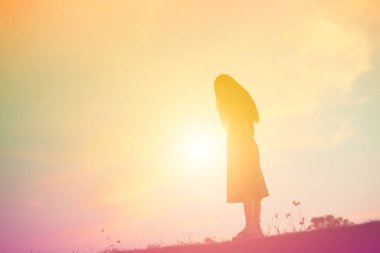 Yalnız üzgün ve depresyonda kadın 