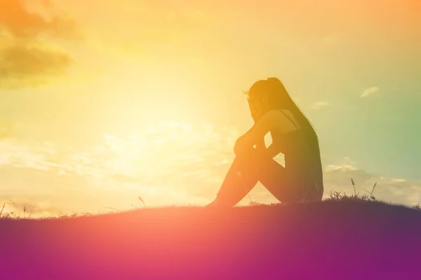 Droevige Depressieve Vrouw Die Alleen Zit — Stockfoto