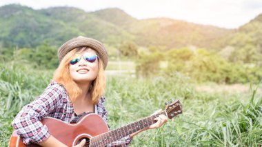 Güneş ışığı altında müzik 