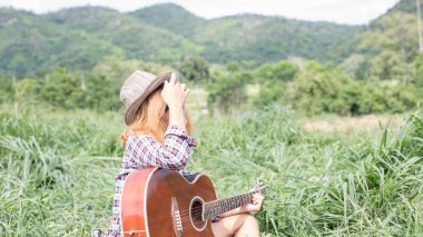 Güneş ışığı altında müzik 