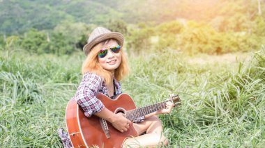 Güneş ışığı altında müzik 