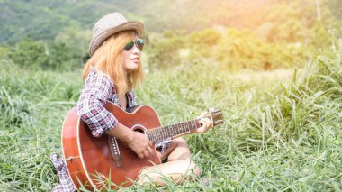 Güneş ışığı altında müzik 