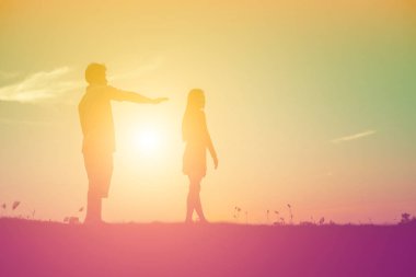 Çift silueti ilişkiyi bitiriyor.