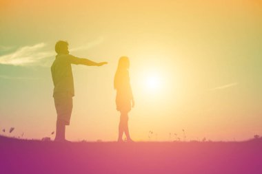 Çift silueti ilişkiyi bitiriyor.