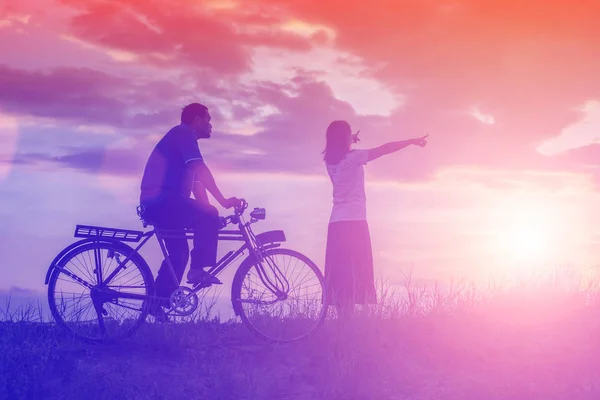 Силует Солодкої Молодої Пари Любові Щасливий Час Велосипеді — стокове фото