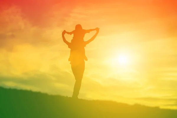 Madre Animó Hija Salir Las Sombras Atardecer — Foto de Stock