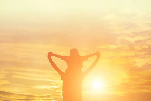 Madre Animó Hija Salir Las Sombras Atardecer — Foto de Stock