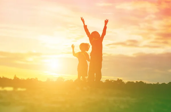 Kid Silueta Okamžiky Radosti Dítěte Povahu Sunset — Stock fotografie