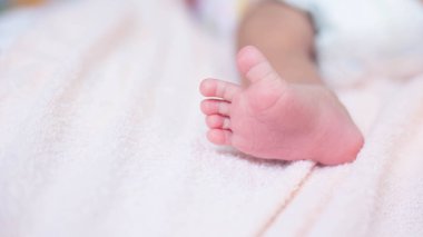 Yeni doğan bebeğe yakın çekim