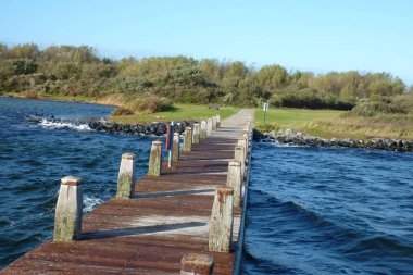 Devlet Zeeland rotterdam şehir yakınlarındaki bir göl üzerinde Pier