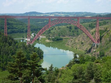 Metal Köprü Nehri, Fransa'da çekilen resmi