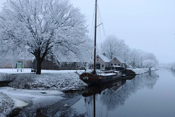 Mooie Winter Landschap Met Een Boot Leggen Het Dock Foto — Stockfoto