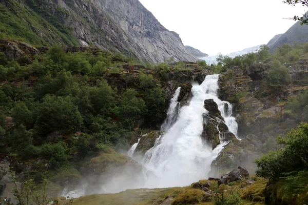 Cascata Con Arcobaleno Briksdalsbreen Norvegia — Foto Stock
