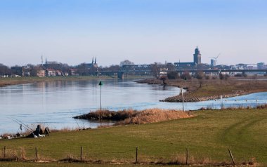 Güzel Deventer city göster nehrin orada Ijssel, il Overijssel Hollanda