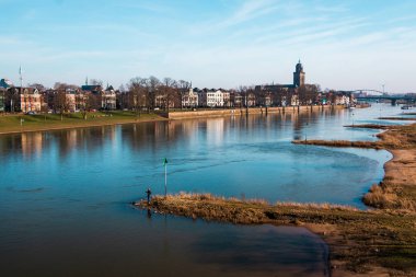 Güzel Deventer city göster nehrin orada Ijssel, il Overijssel Hollanda