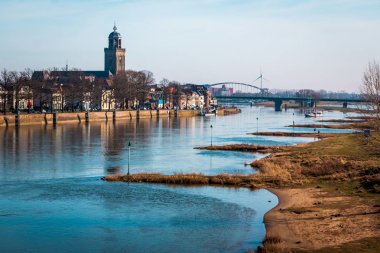 Güzel Deventer city göster nehrin orada Ijssel, il Overijssel Hollanda