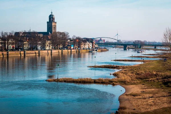 Güzel Deventer city göster nehrin orada Ijssel, il Overijssel Hollanda