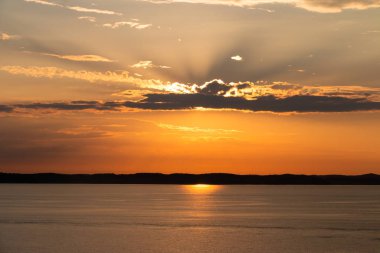 Kiel'den Goteborg'a yelken, Kattegat denizinde güzel gün batımı