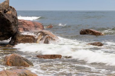 Holick Eyaleti Hornslandet 'te Doğu Isveç 'te güzel kıyı şeridi